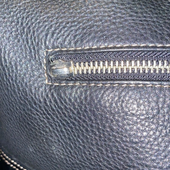 Luce Black Pebble Leather Shoulder Bag. - Picture 6 of 11